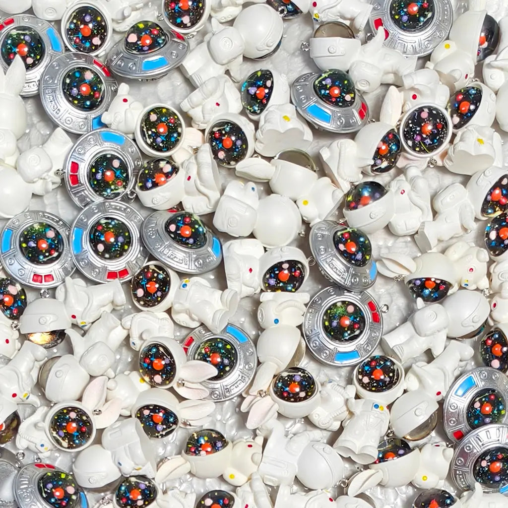 Starry Astronaut pendants - Open in live