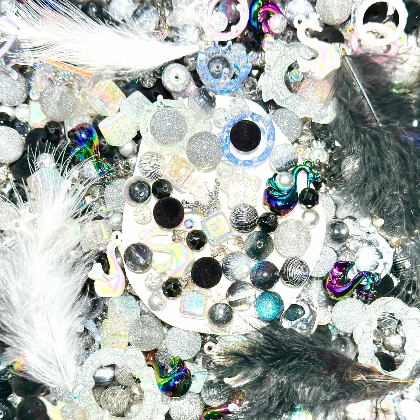 【NEW Arrival +1 Scoop】Swan Lake for Bracelet/Phone Chain/Car Handing/Pen- Open in live