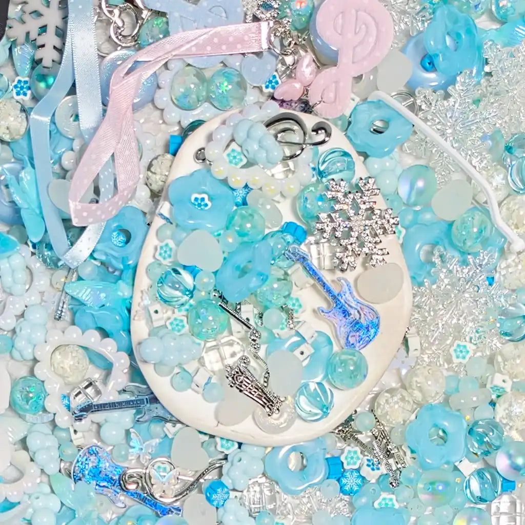 [New Arrival +2 Scoops] Winter Symphony for Bracelet/Hanging/Phone Chain - Open in live