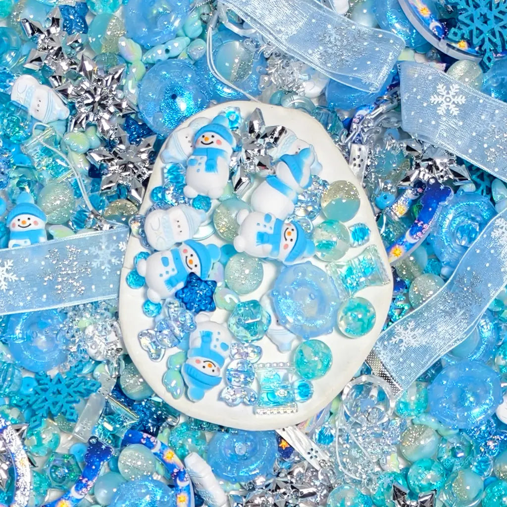 [New Arrival+2 Scoops] Snowy Wonderland for Bracelet/Hanging/Phone Chain - Open in live