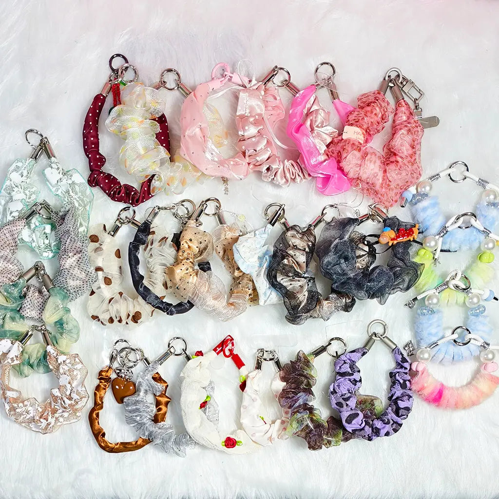[New Arrival+10% Extra] Ruffle Phone Wristlet Blind Bag - Open in live