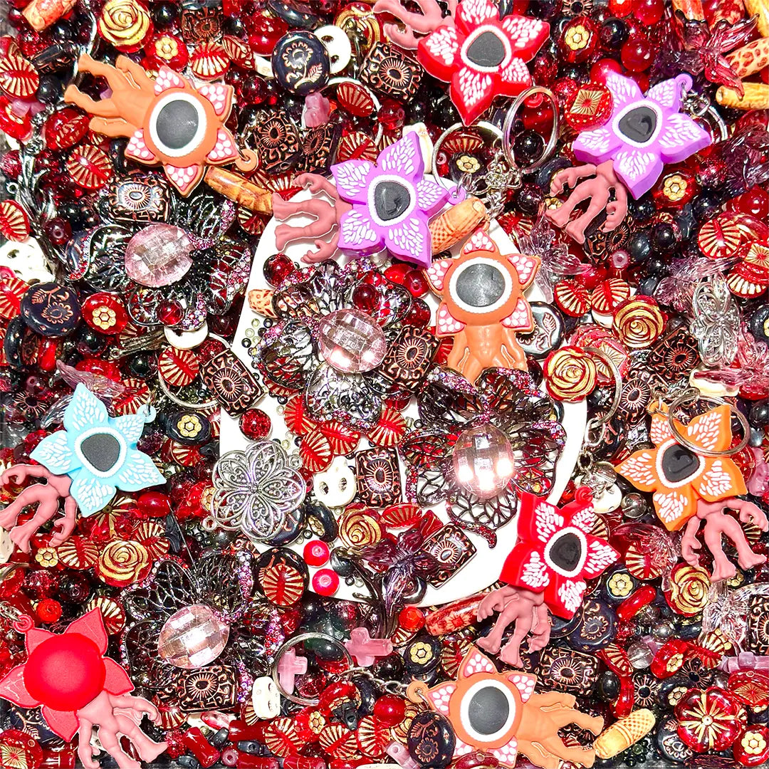 【New Arrival+1 Scoop: Co-creation with Crystal】Strange Chomper for Key/Phone Chain/Bracelet/Hanging- Open in live